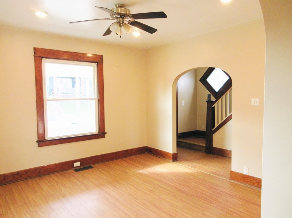 612 Wayne Ave, Ellwood City, PA 16117-2040