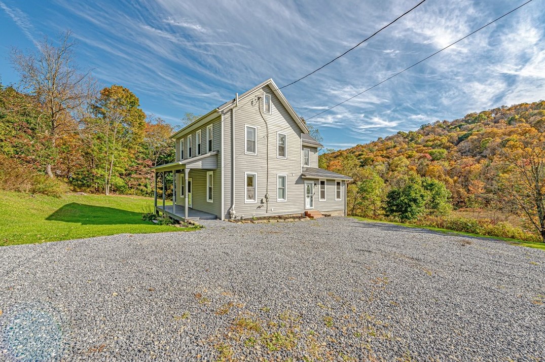 5322 Somerset Pike, Hollsopple PA  15935-7803 exterior