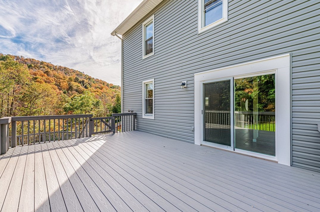 5322 Somerset Pike, Hollsopple PA  15935-7803 exterior