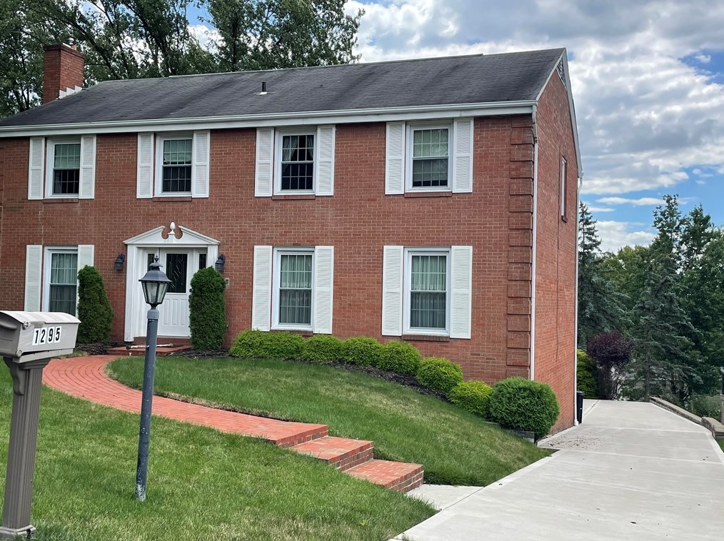 1295 Heather Heights Dr, Allison Park, PA 15101-2016