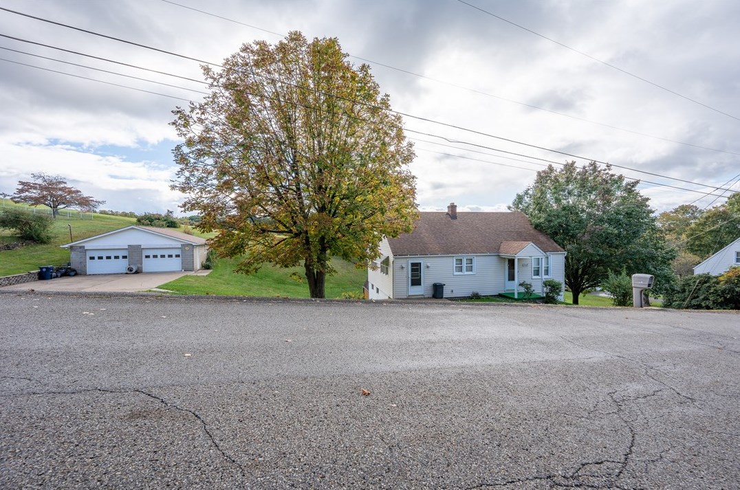 2318 Baloh St, Claridge, PA 15623