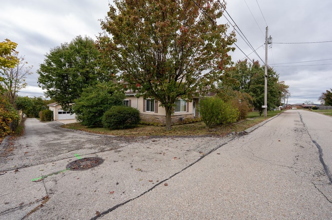 210 Ashland Dr, Jeannette, PA 15644