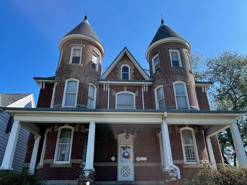 1131 S Pittsburgh St, South Connellsville, PA 15425