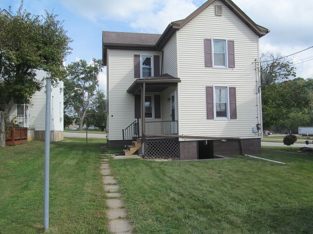 1712 Broad St, Greensburg, PA 15601-5505