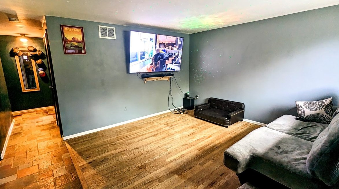 1011 Crest Ln, Collier Township, PA 15106-1315
