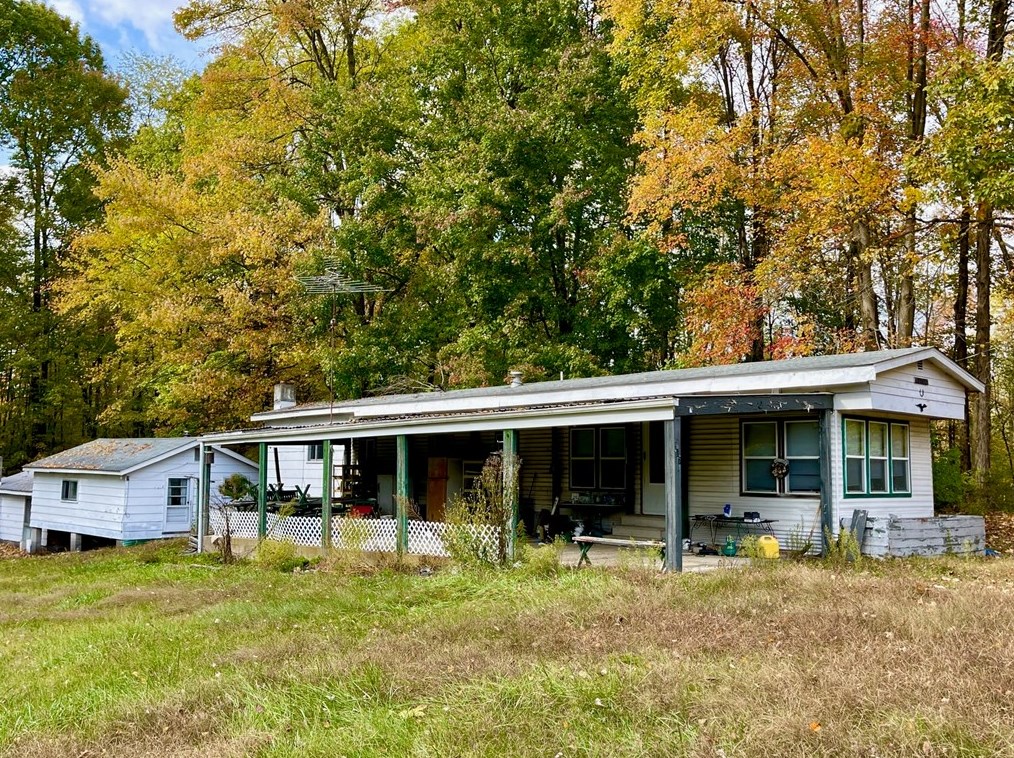 567 Stone Base Rd, Mercer, PA 16137-3339