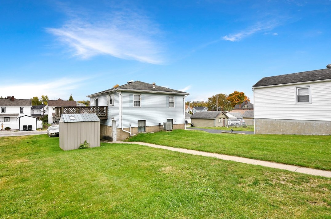 220 Grant St, Houston, PA 15342-1706