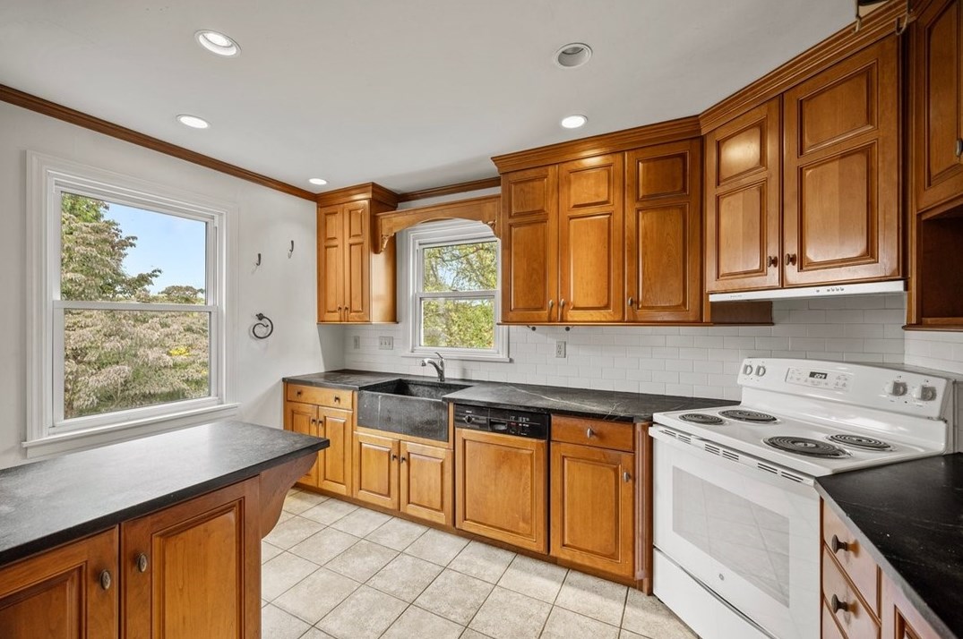 118 Rosewood Dr, Glenshaw, PA 15116
