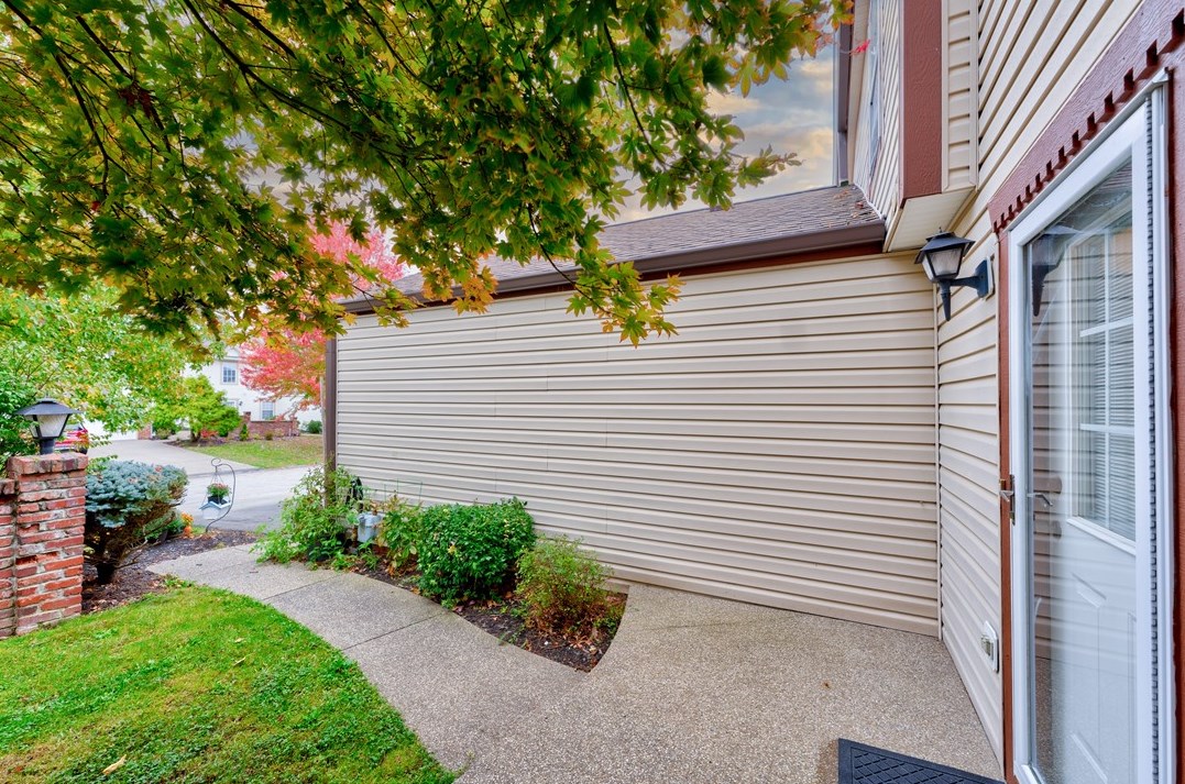 1468 Yorktown Dr, Lawrence, PA 15055