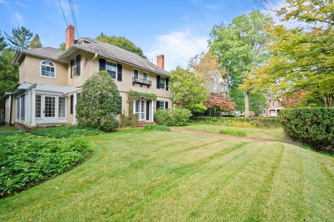 214 Thorn St, Sewickley, PA 15143