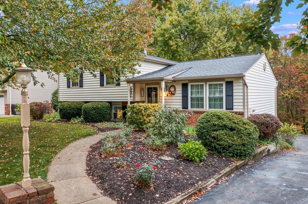 121 Oakhaven Dr, Freedom, PA 15042