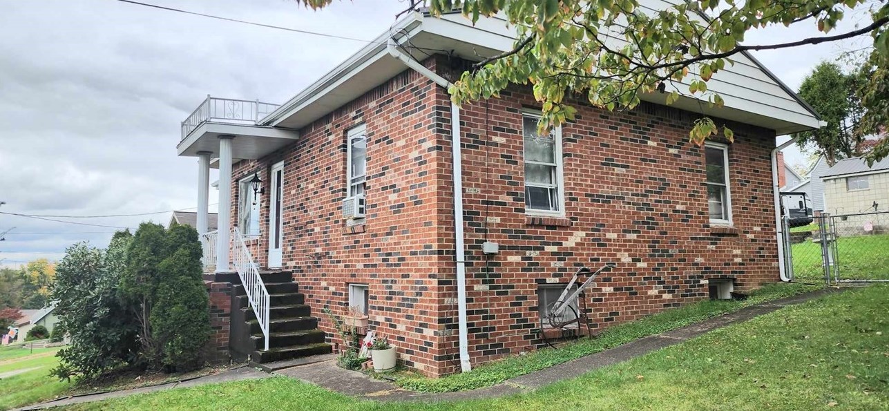 1717 2nd St, South Connellsville, PA 15425