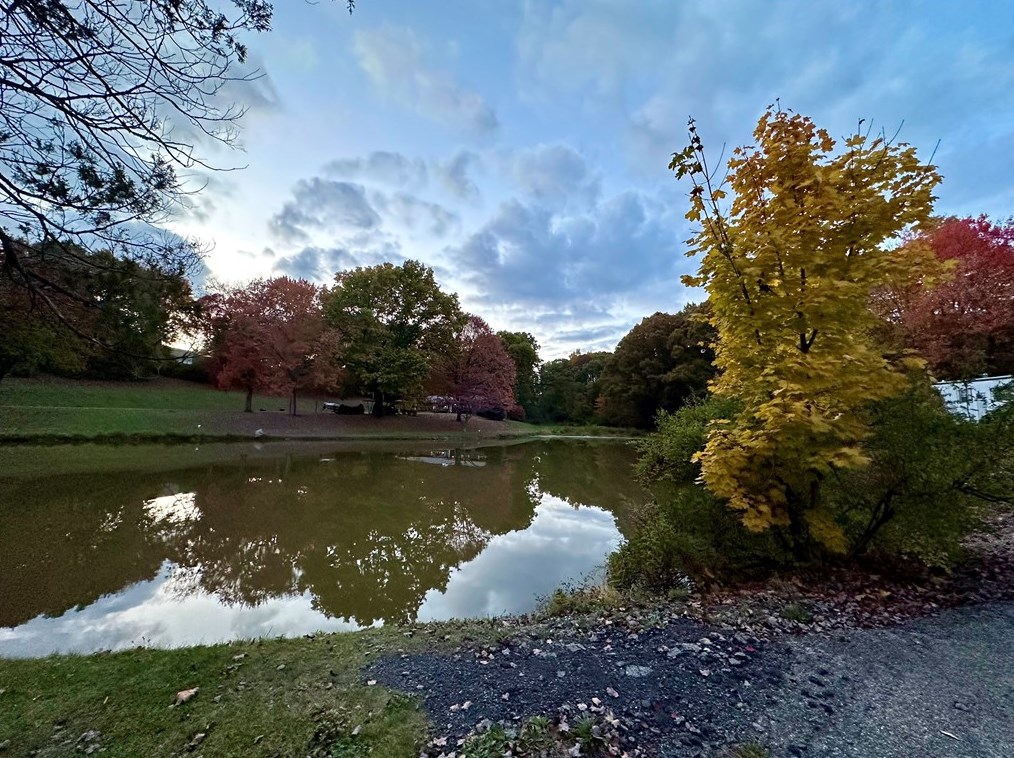 4 Lakeview Dr, Tarentum, PA 15084