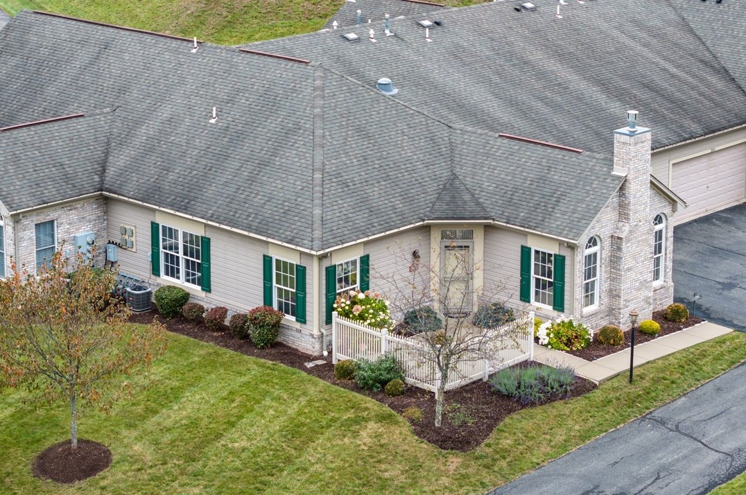 2082 Jamestown Ct, Valencia, PA 16059-1444