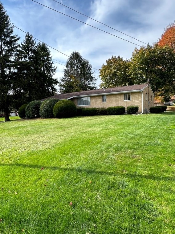 102 Garden Grove Dr, Butler, PA 16002-3804