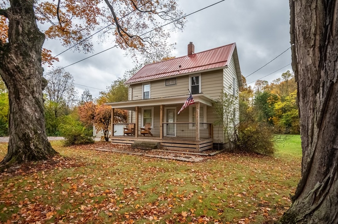 10 Railroad St, Hadley, PA 16130