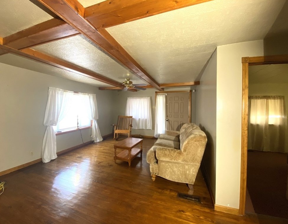 271 Pittsburgh St, Oliphant Furnace, PA 15401-2383