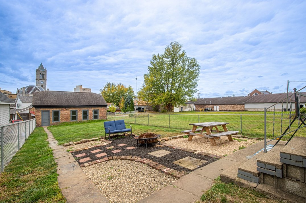28 Lincoln St, Oliphant Furnace, PA 15401-3013