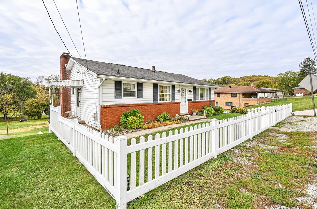411 Clawson Ave, Youngwood, PA 15697-1547