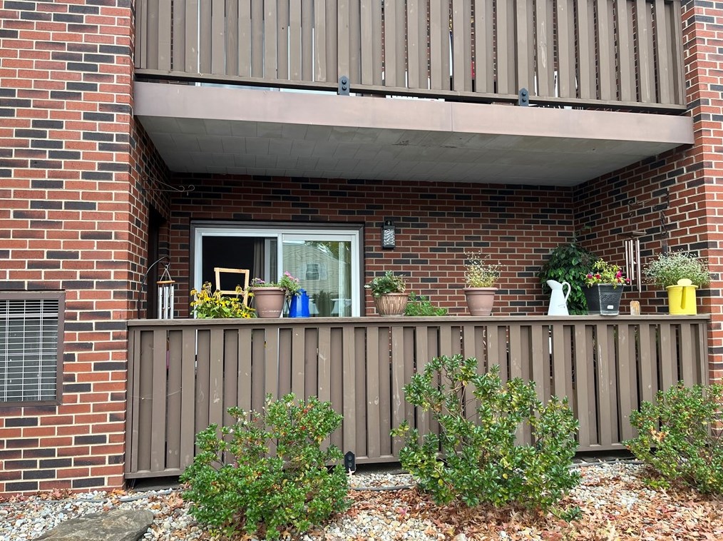 101 Woodstone Ln #1, New Kensington, PA 15068