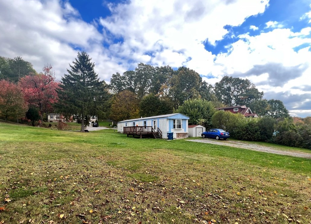 518 Gardner Stop Rd, New Castle, PA 16101