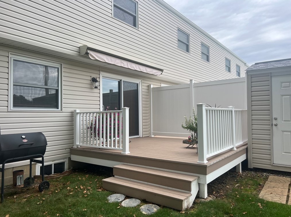 809 Kocher Dr, Grove City, PA 16127