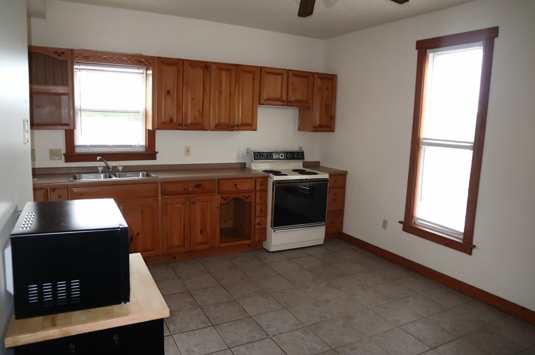 627 Wood St, California, PA 15419