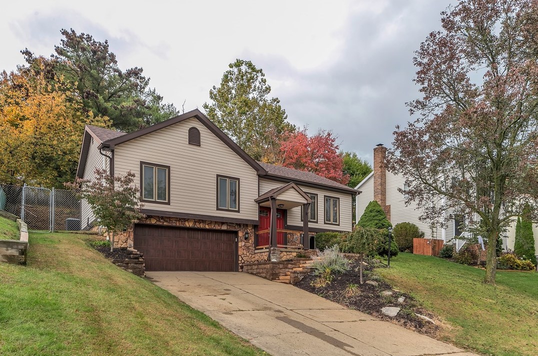 300 S Highlander Heights Dr, Glenshaw, PA 15116