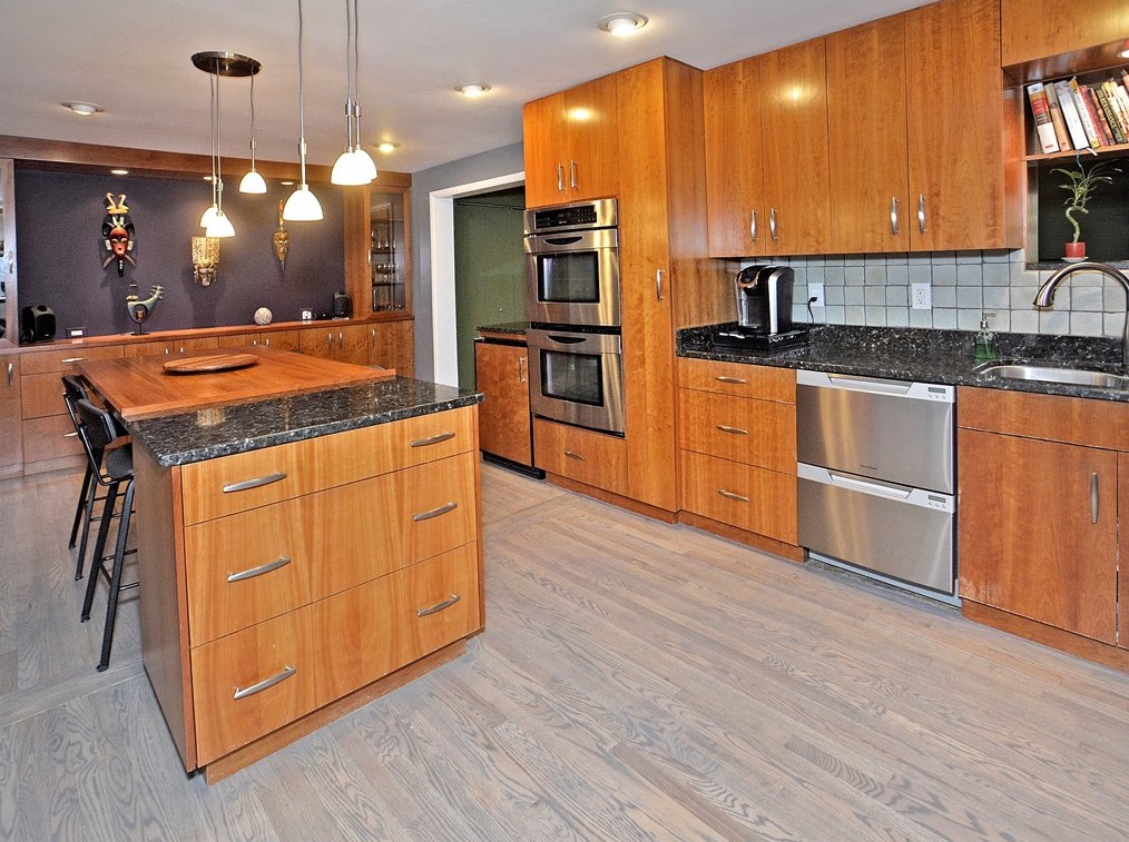 213 Thornberry Dr, Penn Hills, PA 15235