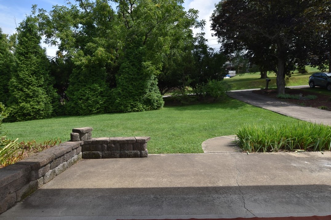 1558 Main, Leechburg, PA 15656