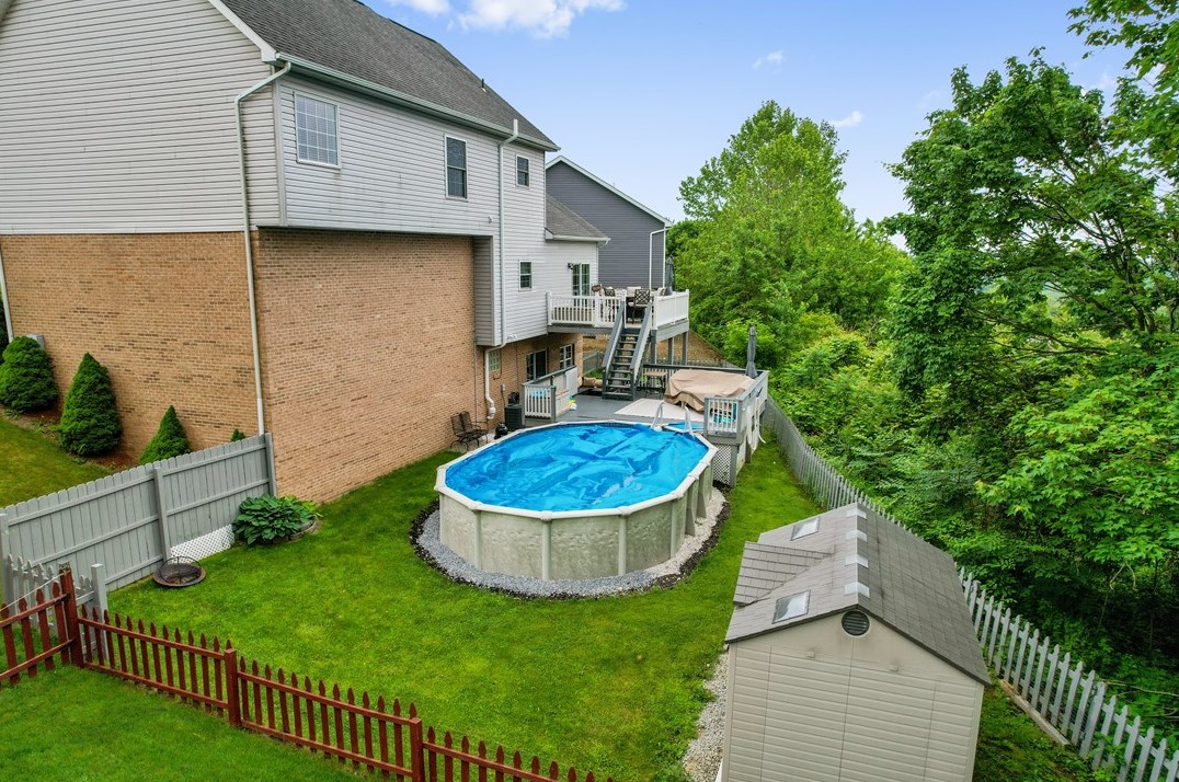 132 Edgewood Dr, New Stanton, PA 15672