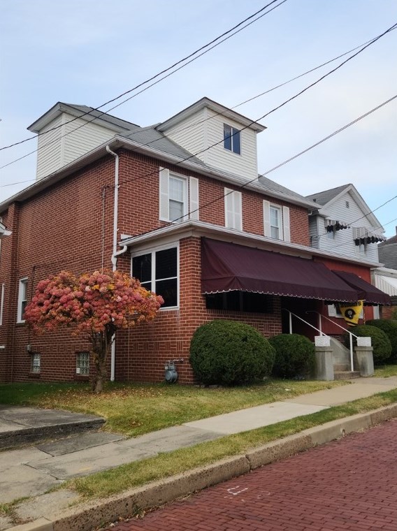 318 Sycamore St, Vandergrift, PA 15690
