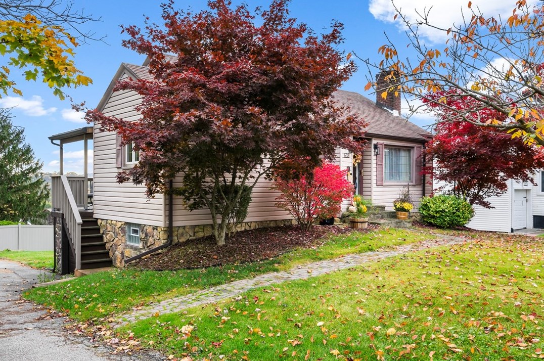 633 Harvey Ave, Greensburg PA  15601-1775 exterior