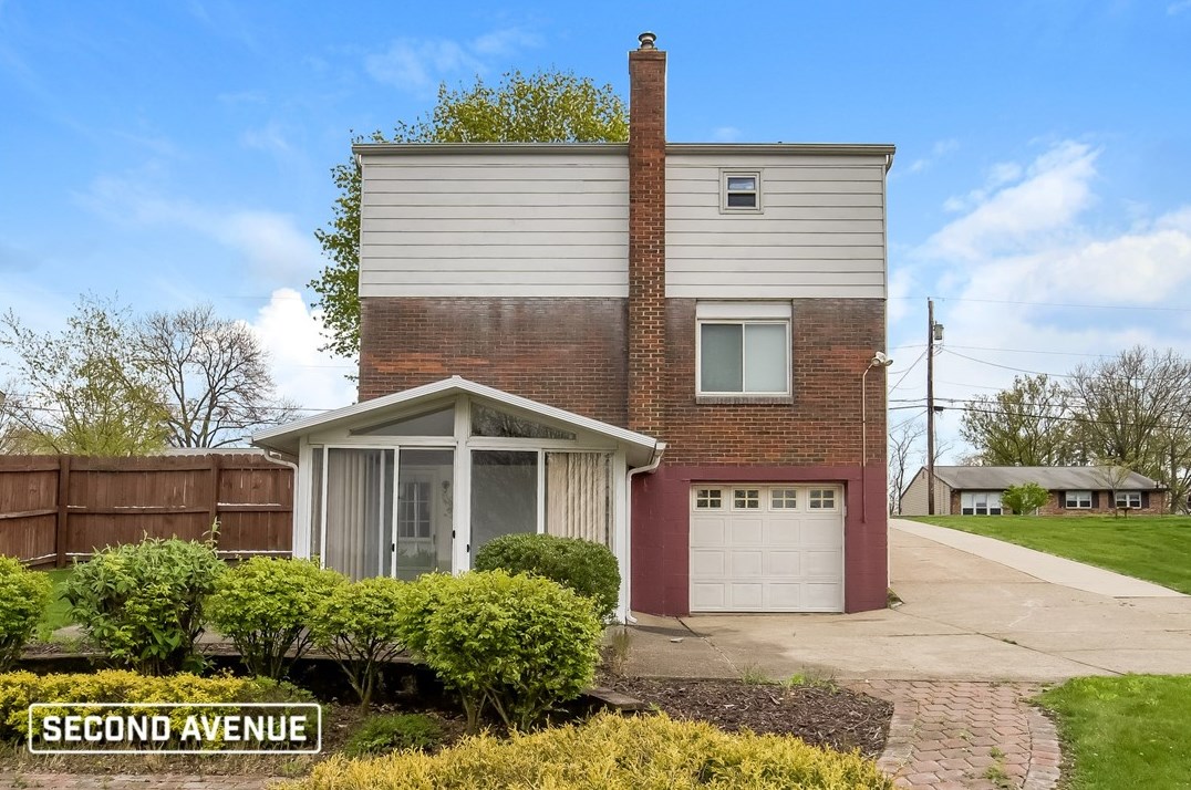 32 Rolling Hills Ave, North Huntingdon PA  15642-3221 exterior