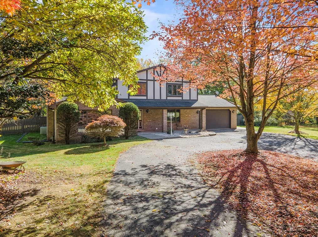 32 Crest Dr, Verona, PA 15147