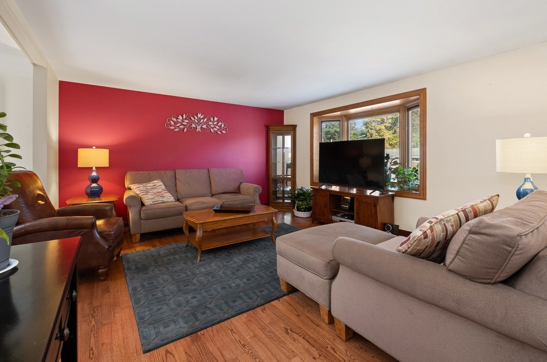411 Pin Oak Dr, Glenshaw, PA 15116