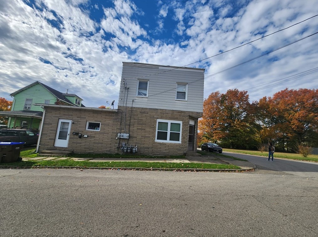 250 Emerson Ave, Hermitage, PA 16121