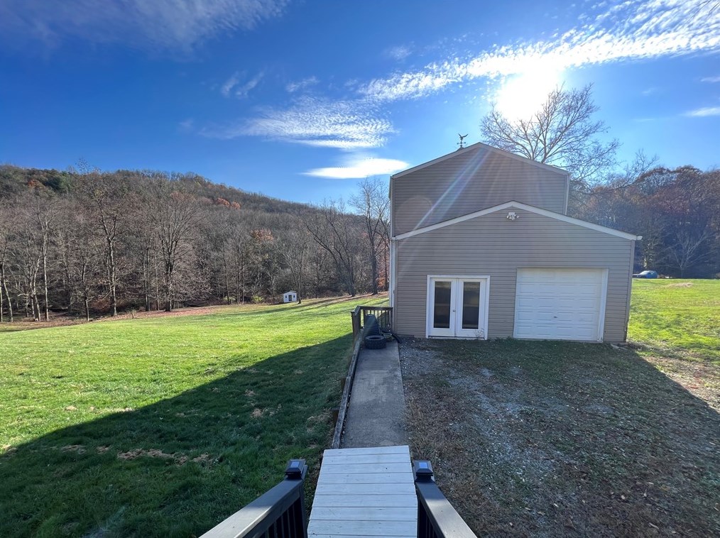 822 Old State Rd, Apollo, PA 15613