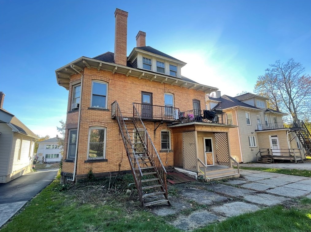 411 E Sheridan Ave #3, New Castle, PA 16105