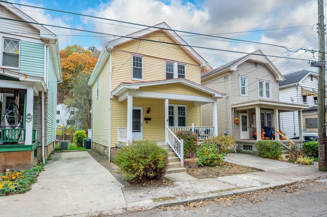 316 Lexington Ct, Collier Township, PA 15106
