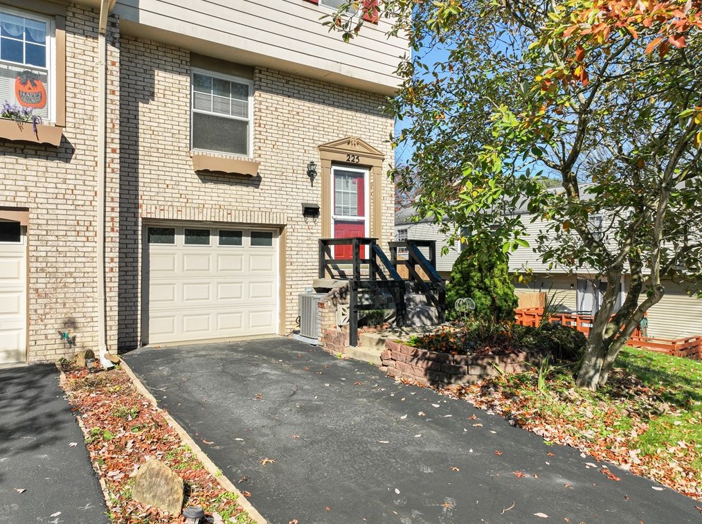 225 Pheasant Cove, Canonsburg, PA 15317
