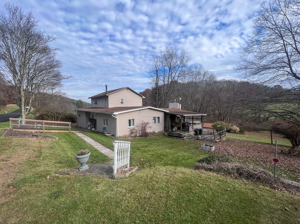140 Fox Rd, Apollo, PA 15613