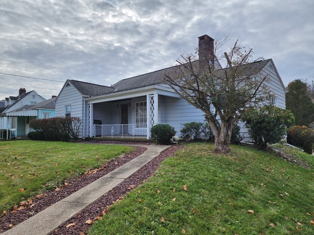 2651 River Rd, Vandergrift, PA 15690