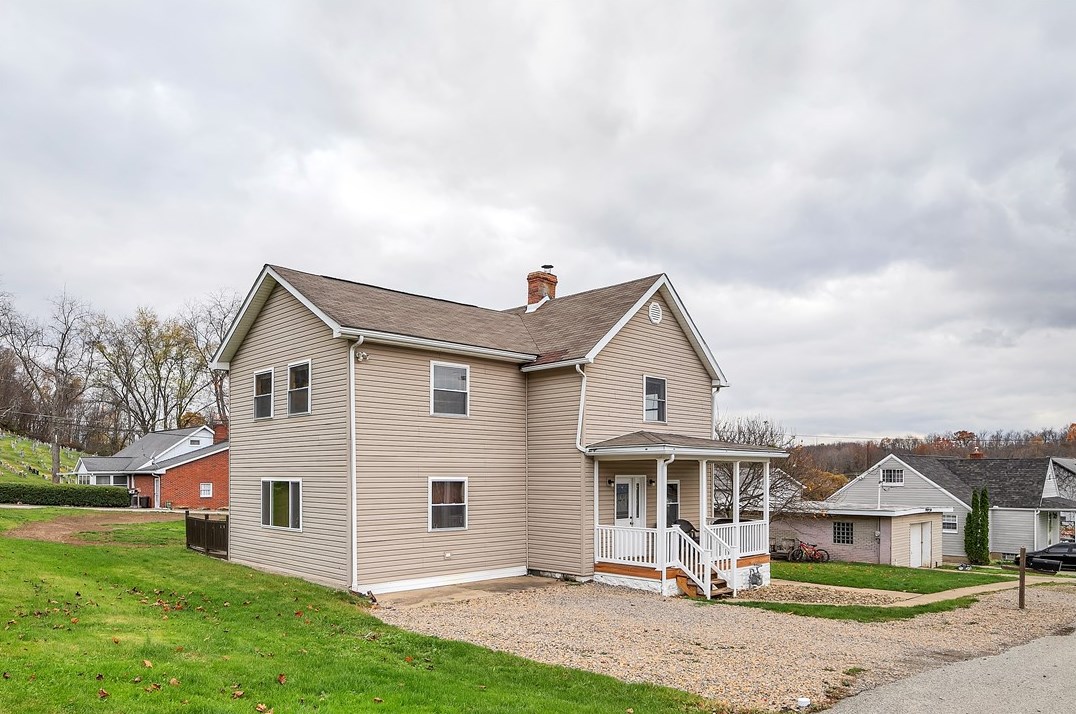 120 Snyder St, Bradenville, PA 15620