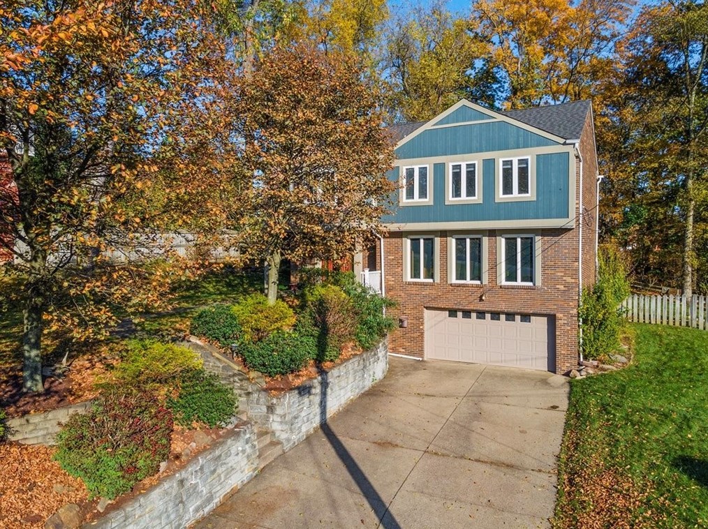 738 Marvle Valley Dr, Bethel Park, PA 15102-1332