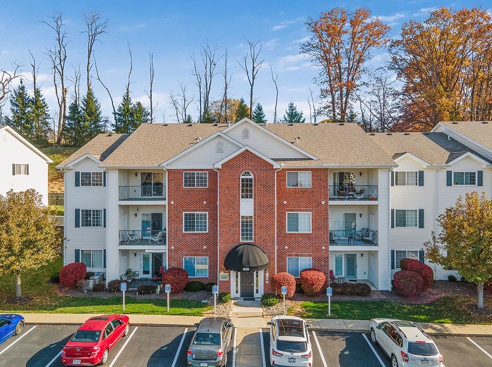 800 Hidden Ridge Ct #301, Library, PA 15129