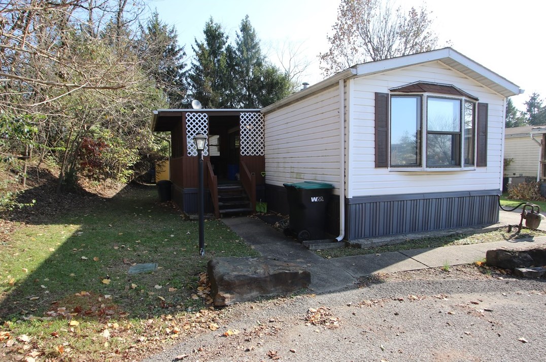8 Rodao Dr, Finleyville, PA 15332