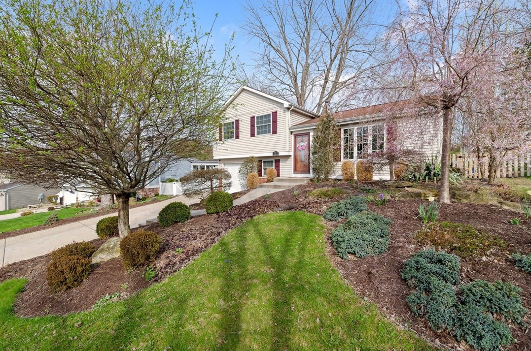 232 Woodhaven Dr, Bridgeville, PA 15017-1224