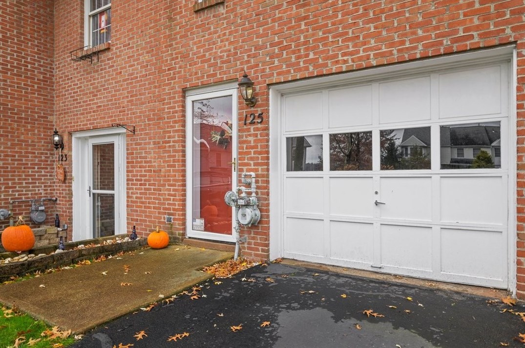 125 Meadowview Dr North, Canonsburg, PA 15317