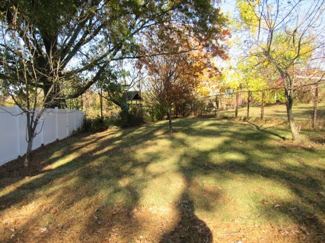 735 Woodlawn Dr, Washington, PA 15301-2835